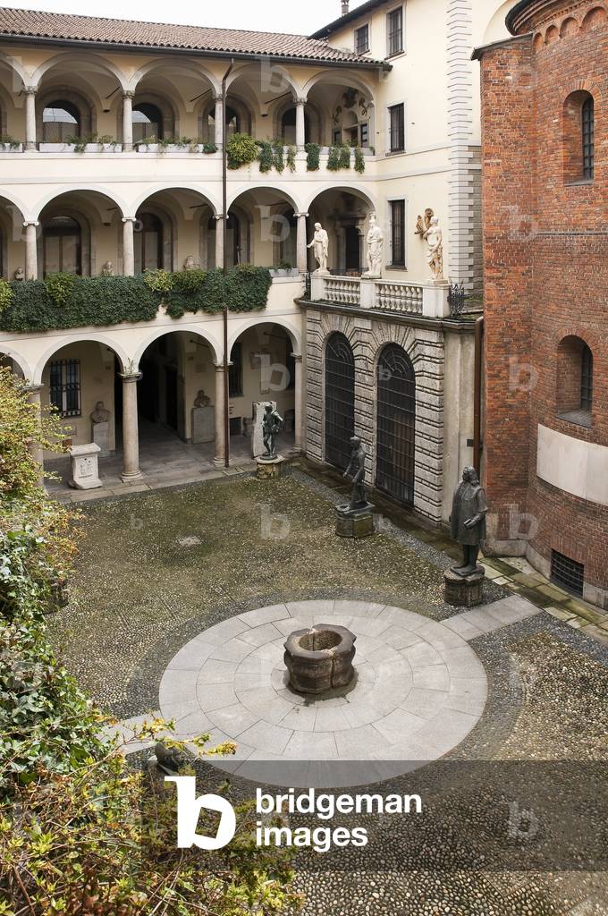 Spiriti Magni Inner Courtyard, Biblioteca Ambrosiana, Milan (photo)