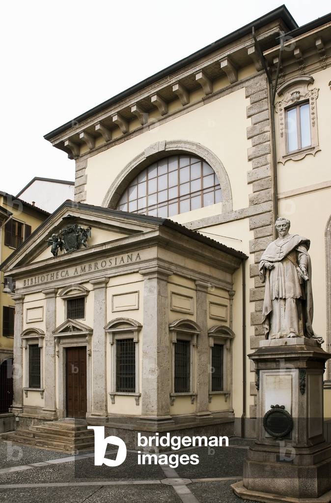 Old entrance of the Biblioteca Ambrosiana, Piazza San Sepolcro, Milan (photo)