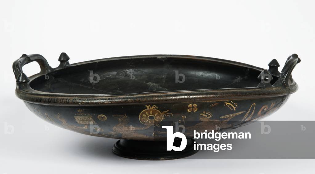 Apulian red-figured phiale