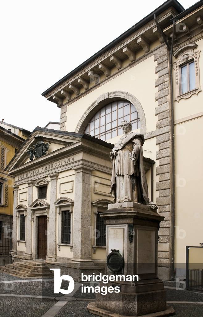 Old entrance of the Biblioteca Ambrosiana, Piazza San Sepolcro, Milan (photo)