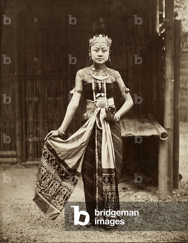 Dancer at the Javanese village, Exposition Universelle, Paris, 1889 (albumen print)