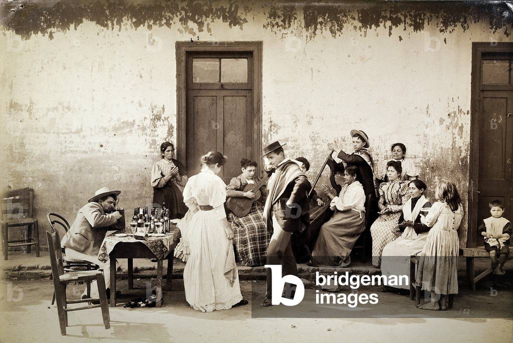 Chilenos bailanda la cueca (gelatin silver print)