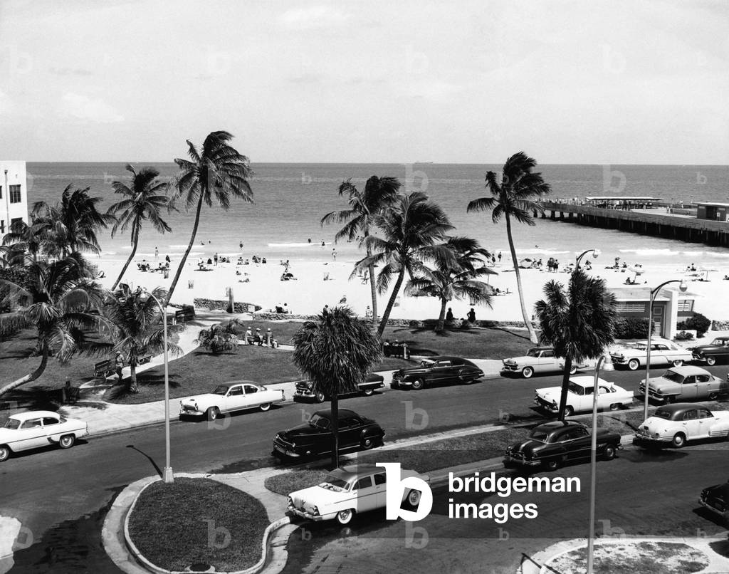 Pier Park, Miami Beach, 19 December 1955 (photo)