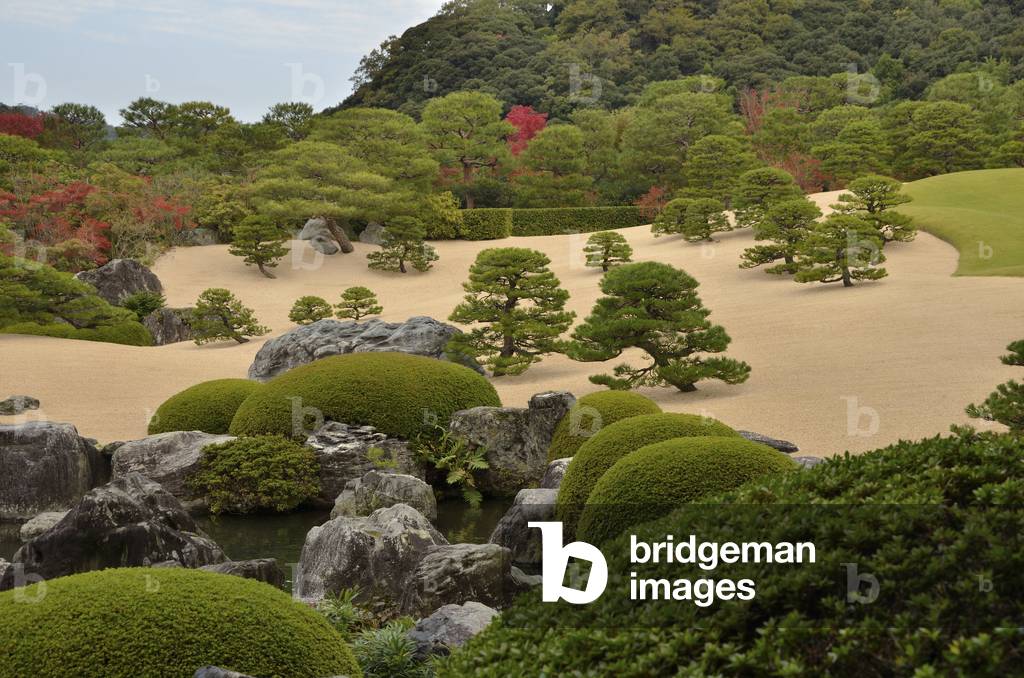 Adachi bijutsukan teien (gardens of the Adachi Museum of Art) - Yasugi (Shimane Prefecture) (Japan) - 1970 - karesansui (dry landscape garden) - moss garden - garden with pond and house of the house - Adachi bijutsukan teien (Gardens of Adachi Museum of art) - Yasugi (Shimane Prefecture) (Japan) - 1970) - - karesansui (dry lanscape garden) - moss garden - garden with pond and tea house