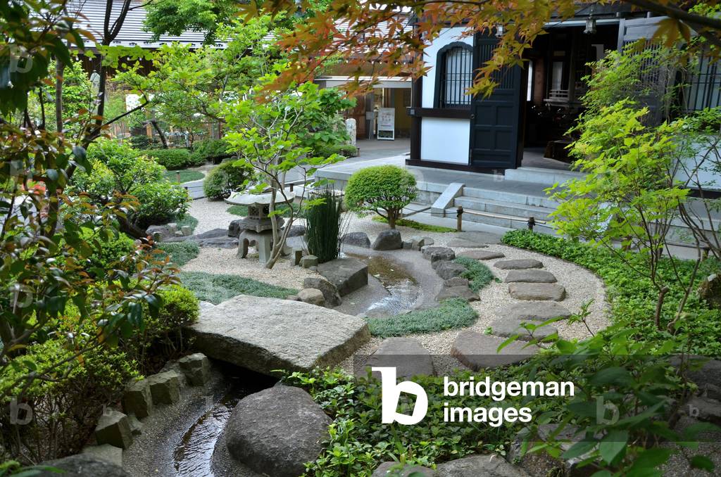 Hasedera - Kamakura (Kanagawa Prefecture) (Japan) - Buddhist temple - garden promenade - founded by Fusasaki Fujiwara in 736 - Hasedera - Kamakura (Kanagawa prefecture) (Japan) - Buddhist temple - walk garden - fonded by Fusasaki Fujiwara in 736