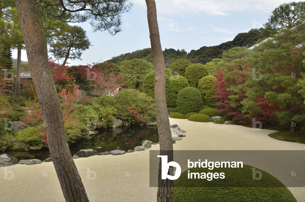 Adachi bijutsukan teien (gardens of the Adachi Museum of Art) - Yasugi (Shimane Prefecture) (Japan) - 1970 - karesansui (dry landscape garden) - moss garden - garden with pond and house of the house - Adachi bijutsukan teien (Gardens of Adachi Museum of art) - Yasugi (Shimane Prefecture) (Japan) - 1970) - - karesansui (dry lanscape garden) - moss garden - garden with pond and tea house