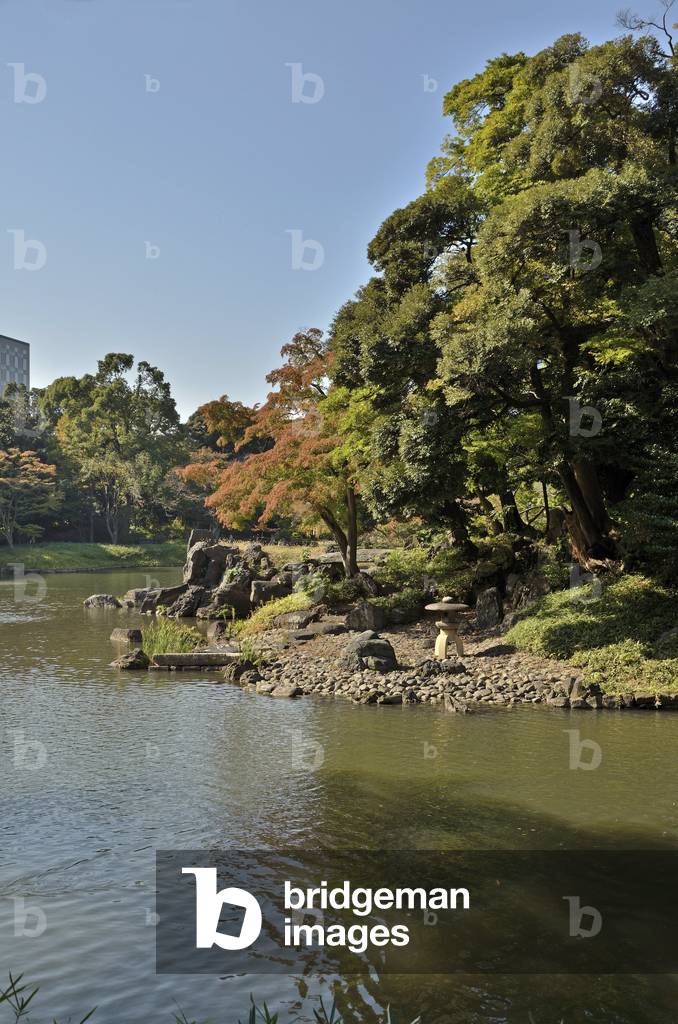 Koishikawa korakuen (Garden of Ulterieure Koishikawa) - Tokyo (Japan) - Edo period - garden promenade with pond - built in 1629 by Yorifusa Mito - Koishikawa korakuen (enjoying afterwards garden of Koishikawa) - Tokyo (Japan) - walk garden with pond - built in 1629 by Yorifusa Mito