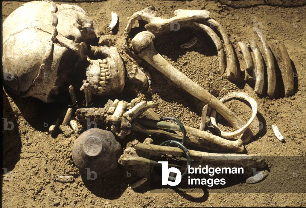 Grave from Durankulak Island with copper bracelets and rings . 6 / 5 mill . BC. Bulgaria
