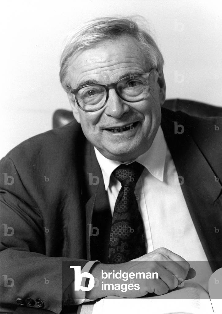 MAITRE HENRI LECLERC (sourire )