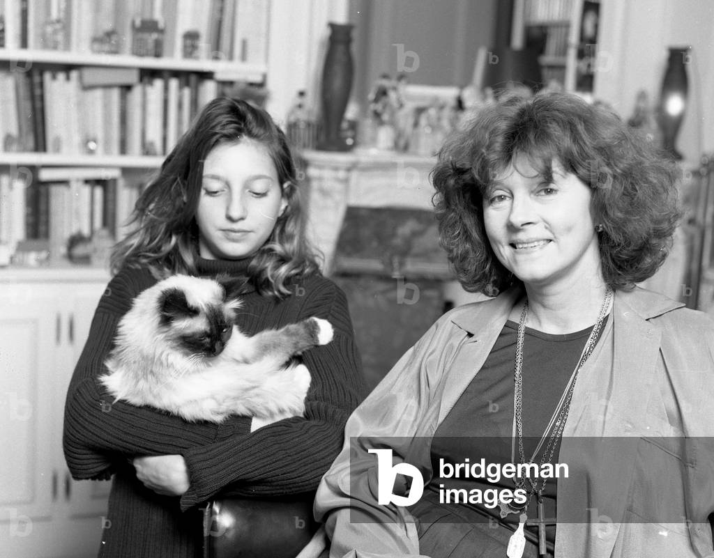 Regine Deforges with her daughter Camille, 1993