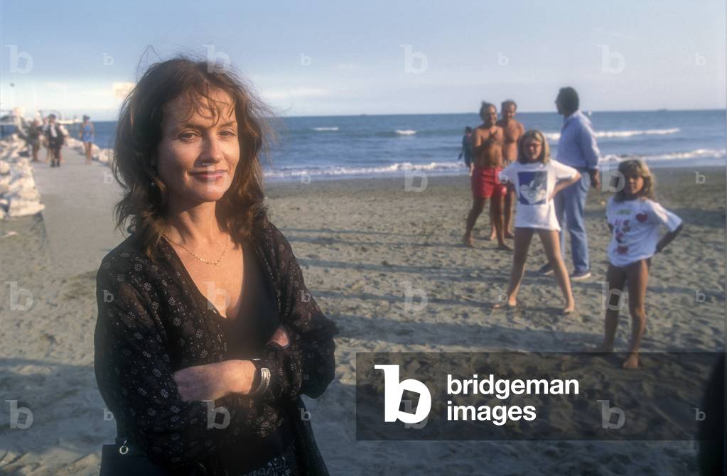 Venice Lido, Venice Film Festival 1995. English actress Isabelle Huppert, winner of Coppa Volpi for best actress for her roles in the movie “” La Ceremonie”” directed by Claude Chabrol/Lido di Venezia, Mostra del Cinema di Venezia 1995. L'attrice Isabelle Huppert, vincitrice della Coppa Volpi per la migliore attrice per la sua interpretazione nel film “” La Ceremonie”” (The buio nella mente) directed by Claude Chabrol -