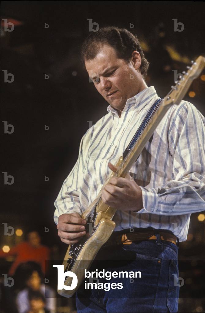 American pop singer Christopher Cross performing (about 1985)/Il cantante pop Christopher Cross durante un concerto (1985 circa) -