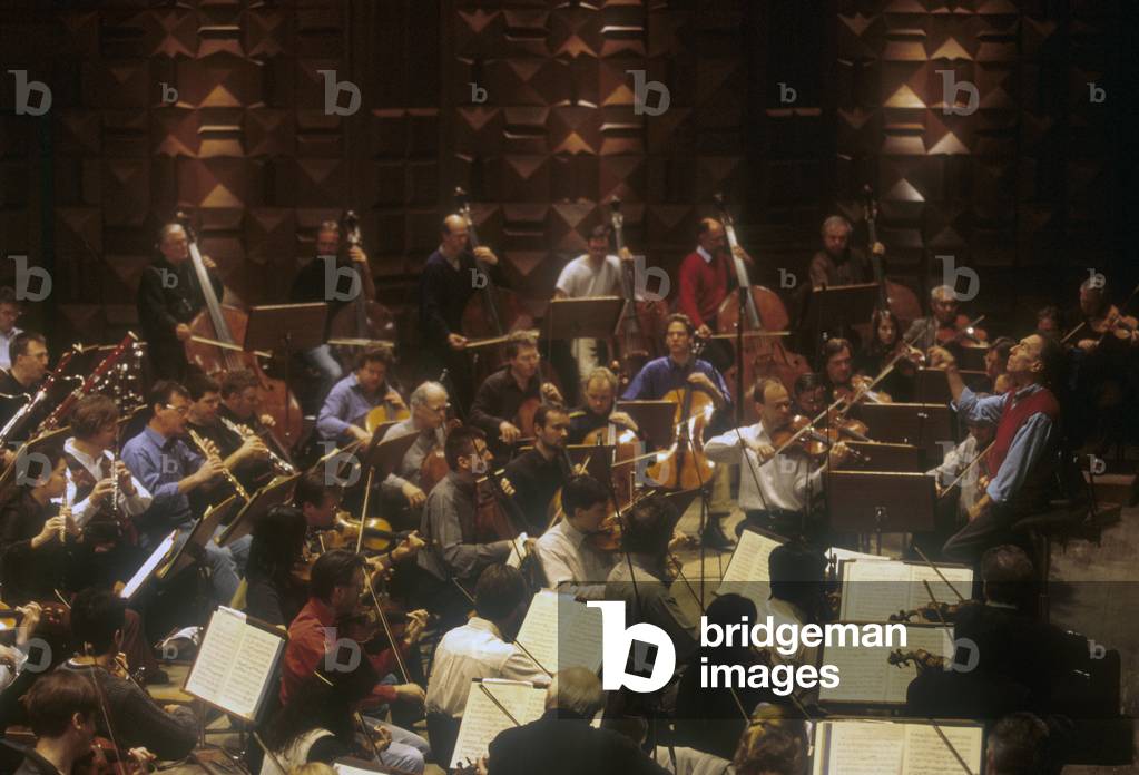 Claudio Abbado during a rehearsal with the Berlin Philharmonic Orchestra at Auditorium Pio XII in Rome, 2001/Claudio Abbado durante una prova con i Berliner Philharmoniker all'Auditorium Pio XII di Roma, 2001 -