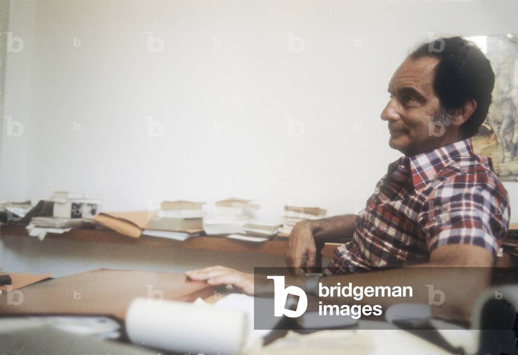 Italo Calvino in his home (1979)