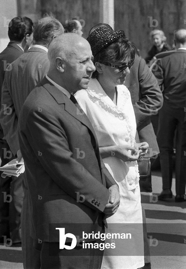 Rome, about 1960 Italian literary critic Paolo Milano and poet Rosanna Ombres/Roma, 1960 circa Il critico letterario paolo Milano and la poetessa Rosanna Ombres - Marcello Mencarini Historical Archives