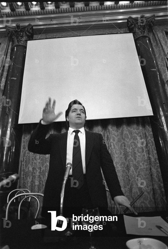 Italian psychoanalyst Armando Verdiglione during a lecture (1980) (photo)