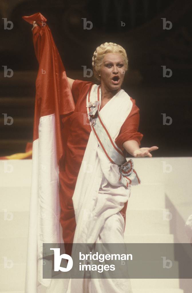 Pesaro, August 18, 1984. Rossini Opera Festival. Mezzo-soprano Lucia Valentini Terrani as Marchesa Melibea in “” Il viaggio a Reims”” (The July to Reims) by Gioacchino Rossini. This is the first performance of that opera staged by Luca Ronconi and conducted by Claudio Abbado, after the reconstruction of its manuscript, assumed lost, in the 1970s/Pesaro, 18 August 1984. Rossini Opera Festival. Il mezzosoprano Lucia Valentini Terrani nel ruolo della contessa Melibea ne “” Il viaggio a Reims””” di Gioacchino Rossini. E 'la prima rappresentazione dell'opera con la regia di Luca Ronconi e la direzione d'orchestra di Claudio Abbado, dopo il ritrovamento e la ricomposizione negli anni '70 del suo manoscritto che si credeva perduto -