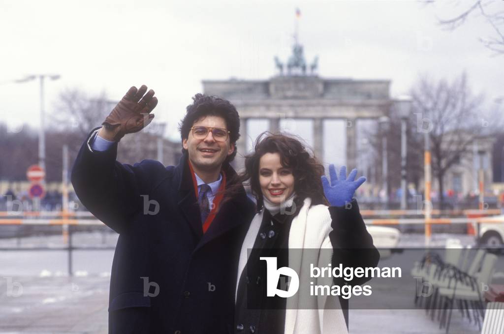Berin, 1990. Fabrizio Frizzi and Elisabetta Gardini, hosts of the Italian TV program 
