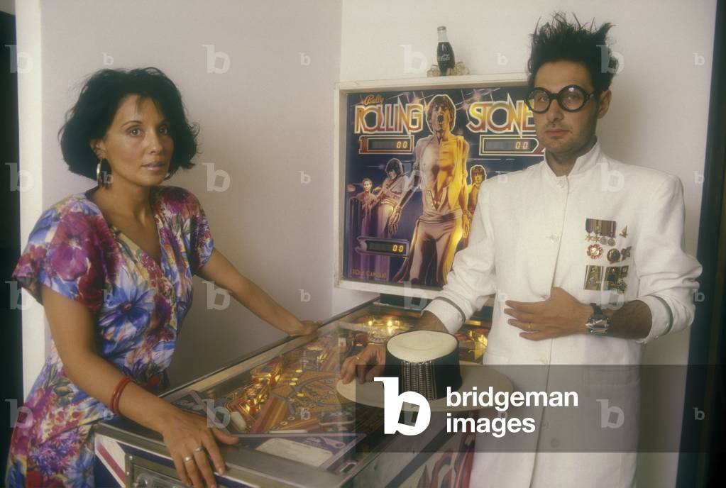 Rome, about 1986. Italian journalist Roberto D'agostino and his wife Tina in their house/Roma, 1986 circa. Il giornalista Roberto D'agostino e sua moglie Tina nella loro casa -