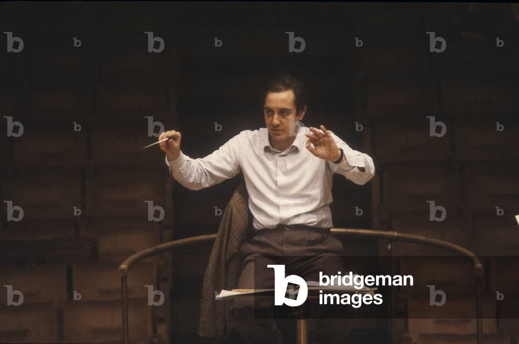 Rome, 1981. Italian conductor Marcello Panni during a rehearsal/Roma, 1981. Il direttore d'orchestra Marcello Panni durante una prova -