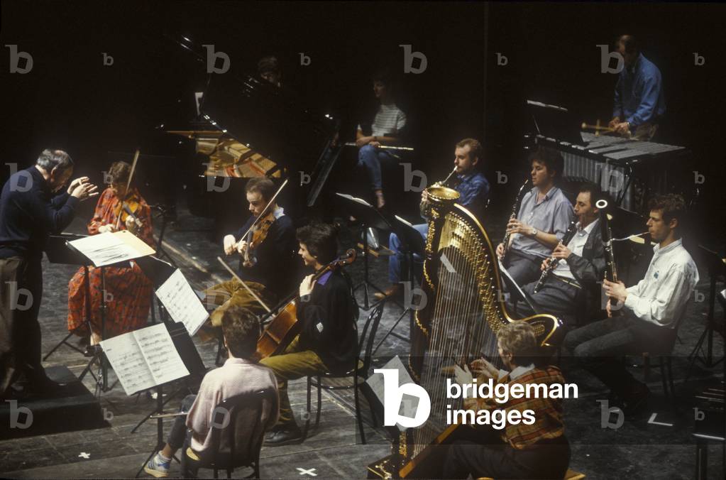 The orchestra of the Ensemble intercontemporain directed by conductor Pierre Bouez in 1991.