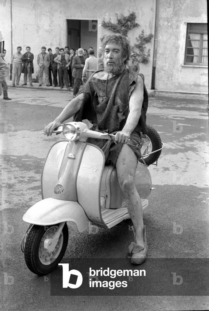 Rome, Cinecitta Studios, 1961. Mexican-American actor Anthony Quinn on a Lambretta scooter during a break on the set of the religious epic movie “” Barabbas””, directed by Richard Fleischer/Roma, Studi cinematografici di Cinecitt¿, 1961. L'attore americano Anthony Quinn su una Lambretta durante una pausa sul set del film epico religioso “” Barabba”””, diretto by Richard Fleischer -