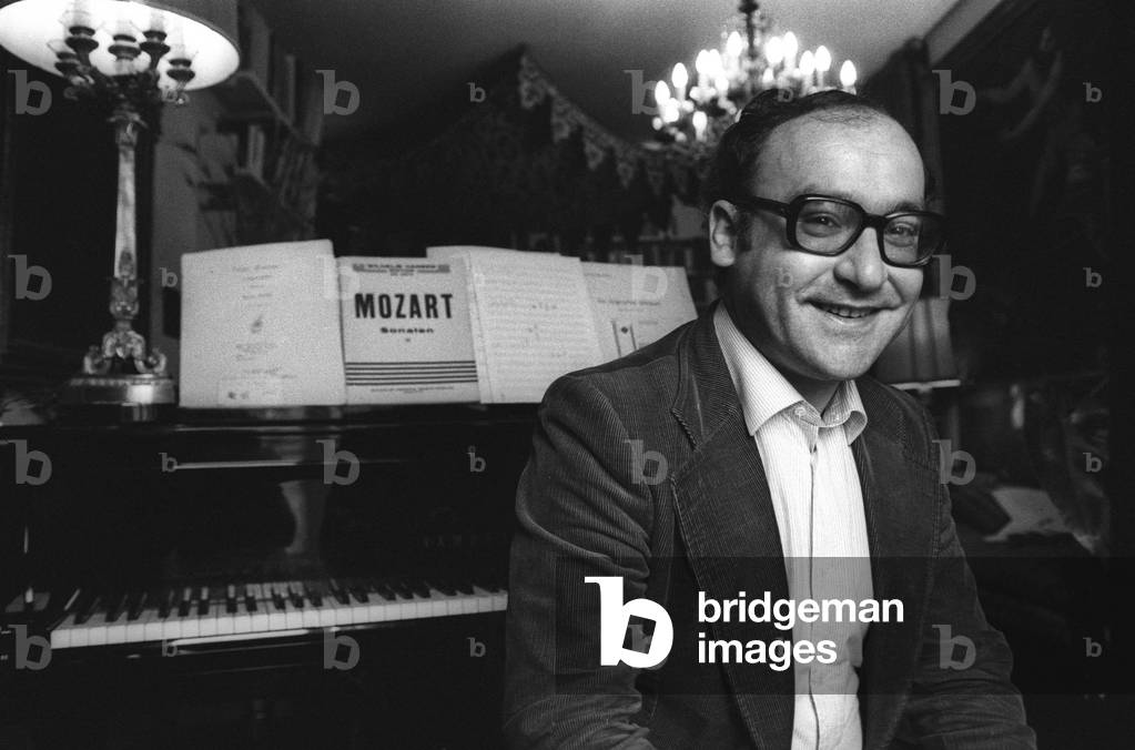 Salvatore Sciarrino in his home (1980)