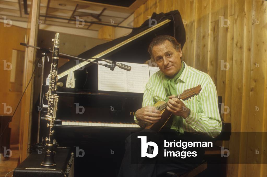 Rome, 1985. Italian TV presenter and showman Renzo Arbore in a recording studio (photo)