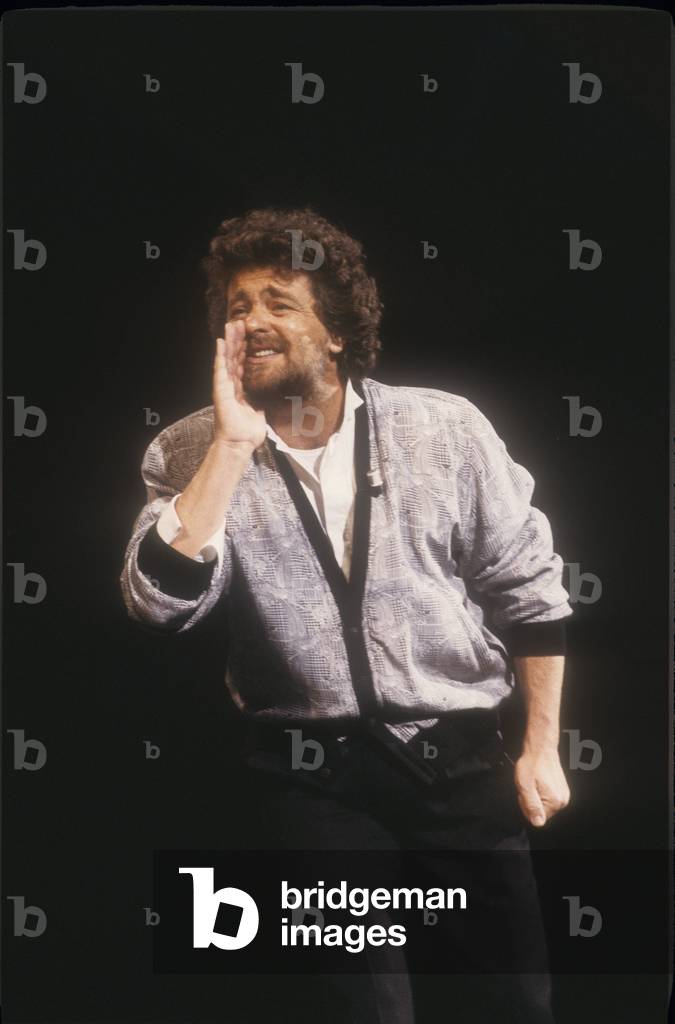 Sanremo Music Festival 1989. Italian comedian Beppe Grillo performing/Festival di Sanremo 1989. L'attore comico Beppe Grillo durante un suo intervento -