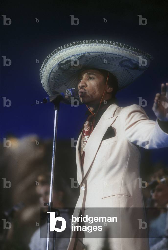 Sanremo Music Festival 1990. Kid Creole sings “” Nobody Does the Lambada Like My Mother and My Father””, English version of the song “” Evviva Maria” performed by Peppino di Capri/Festival di Sanremo 1990. Kid Creole canta “Nobody Does the Lambada Like My Mother and My Father”, English version of the canzone of “Evviva Maria” cantata da Peppino di Capri -