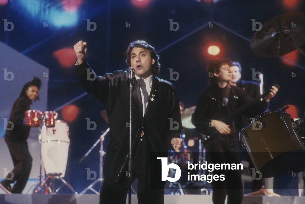 Sanremo Music Festival 1988. Italian perciussionist and singer Tullio De Piscopo, in competition with the song “Andamento Lento””/Festival di Sanremo 1988. Il percussionista e cantante Tullio De Piscopo, in concorso con la canzone “” Andamento lento””” -