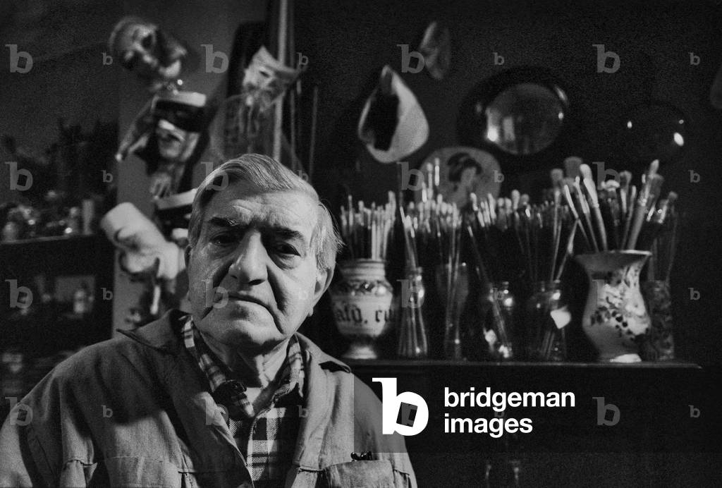 Rome, 1980. Painter Gregorio Sciltian in his studio/Roma, 1980. Il pittore Gregorio Sciltian nel suo studio -