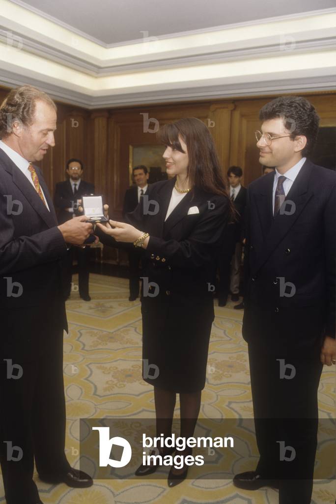 Palace of Zarzuela (Madrid). King Juan Carlos of Spain with Elisabetta Gardini and Fabrizio Frizzi, hosts of the Italian TV program 