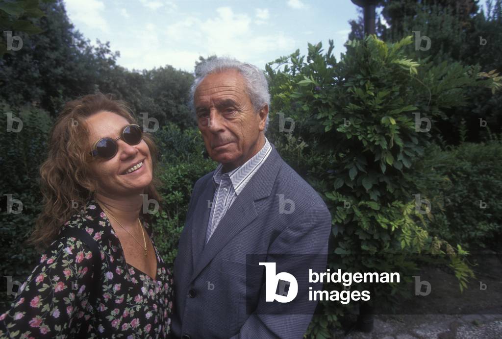Italian movie director Michelangelo Antonioni and his wife Enrica Fico (about 1995) (photo)