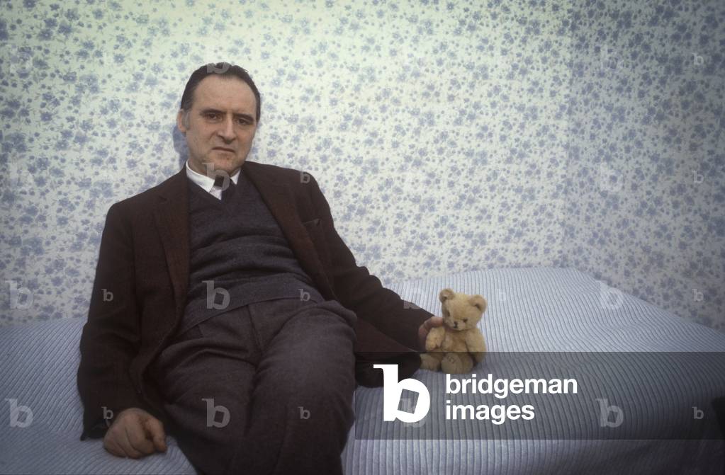 Rome, 1984. Italian latinist and writer Luca Canali in his house/Roma, 1984. Luca Canali, latinista e scrittore, nella sua casa -