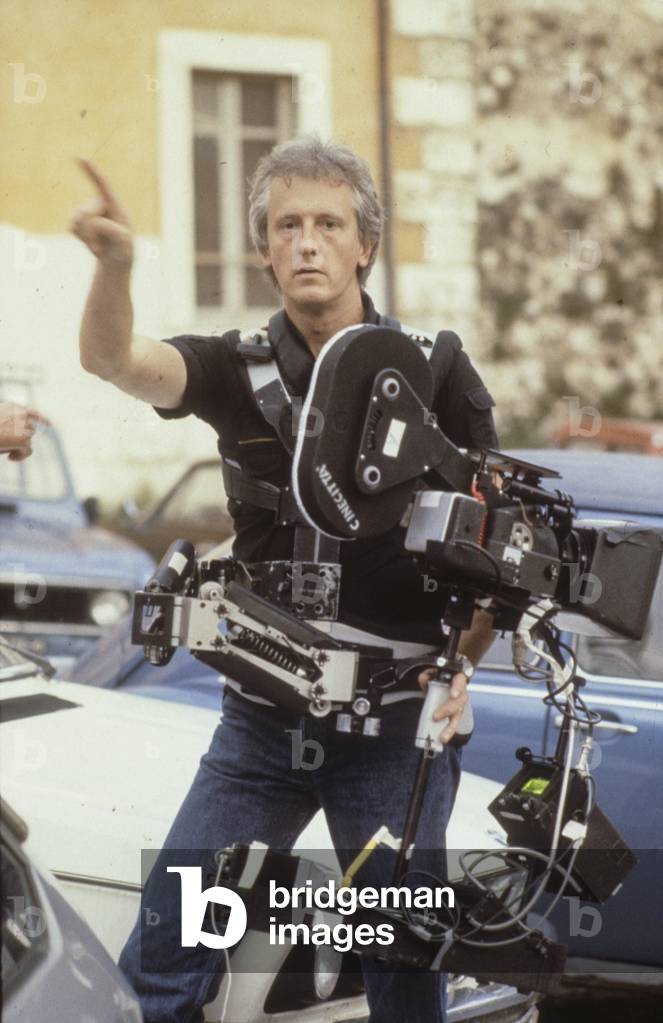 L'Aquila, about 1985. Inventor of the Steadicam, cameraman Garrett Brown, holds a workshop at the Festival “” Una citta in cinema”” (a Town in Cinema)/L'Aquila, 1985 circa. L'inventore della Steadicam, il cameraman Garrett Brown, durante un workshop al Festival “” Una citta in Cinema”” -
