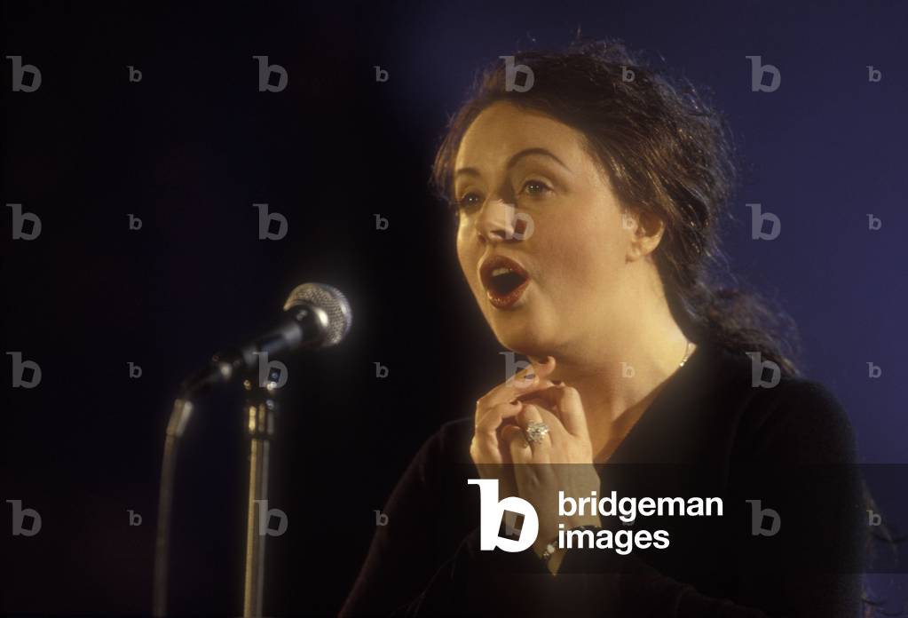Vatican City, December 1998. British classic-pop soprano Sarah Brightman during the rehearsal of the “” Vatican's Christmas Concert 1998””/Citt del Vaticano, dicembre 1998. La cantante lirica e pop Sarah Brightman durante le prove del “Concerto di Natale in Vaticano 1998”” -