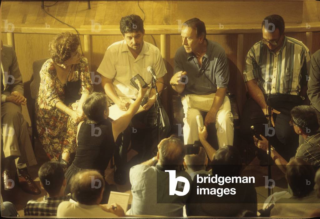 Havana, July 1999 Collection of instruments for Cuba promoted by Italian conductor Claudio Abbado Claudio Abbado (third from the left) at the Press Conference of the event/L'Avana, luglio 1999 Raccolta di strumenti musicali per Cuba promossa da Claudio Abbado Claudio Abbado (terzo da sinistra) durante la conferenza stampa dell'evento -