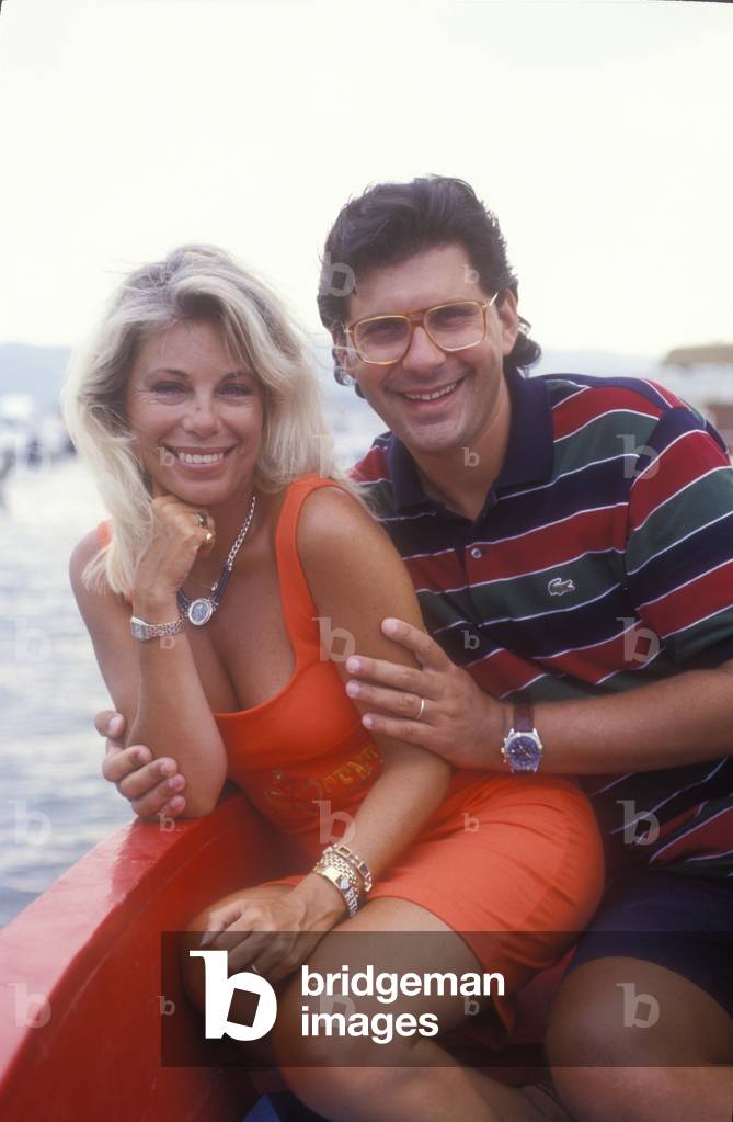 Sicily, 1991. Italian TV presenters Fabrizio Frizzi and Rita dalla Chiesa (photo)