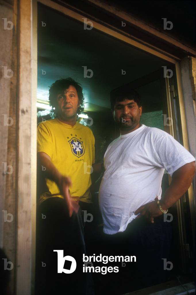 Rome, 1999. Serbian director Emir Kusturica visits the Casilino 700 gipsy camp/Roma, 1999. He registered Emir Kusturica in visita al campo nomadi Casilino 700 -