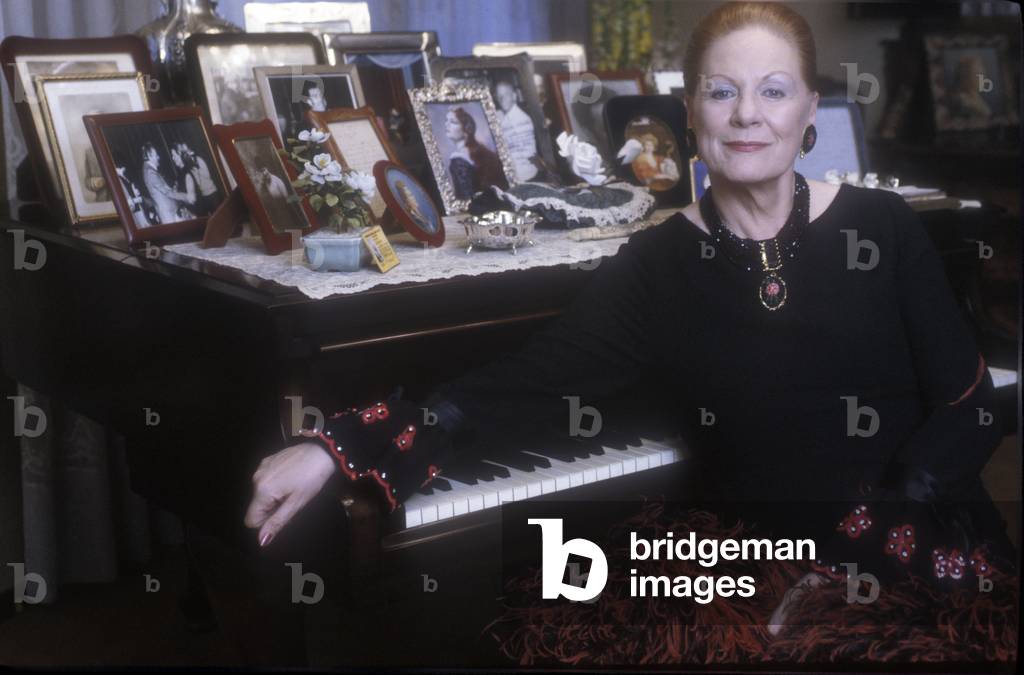 Opera singer RENATA TEBALDI at home, Milan 1992/RENATA TEBALDI, cantante lirica, nella sua casa, Milano 1992