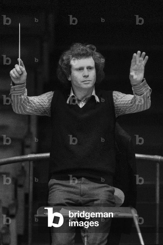 Rome, Pius XII Auditorium (concert hall of the Santa Cecilia Academy Orchestra), about 1980. Dutch conductor Hubert Soudant performin a rehearsal/Roma, Auditorium Pio XII (sede dei concerti dell'Accademia nazionale di Santa Cecilia), 1980 circa. Il direttore d'orchestra Hubert Soudant durante una prova -