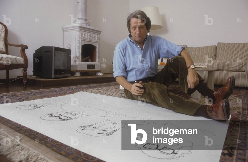 Rome, about 1985. Italian satire cartoonist Giorgio Forattini in the living room of his house (photo)