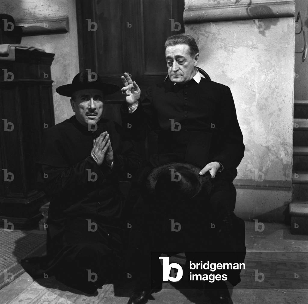 Rome, 1960 Italian comic actors Peppino De Filippo and Tot¿ (Antonio De Curtis) as priests on the set of the movie “” Signori si nasce”” (Genltemen are born)/Roma, 1960 Gli attori Peppino De Filippo e Tot¿ vestiti da prete sul set del film “” Signori si nasce”””””” - Marcello Mencarini Historical Archives