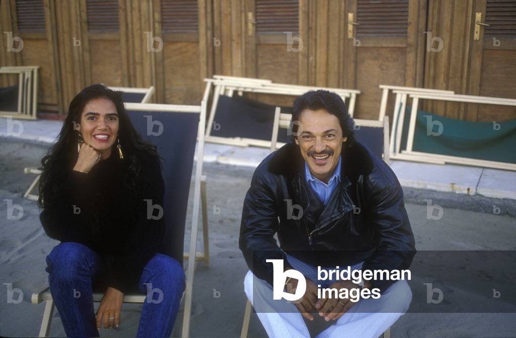 Sanremo Music Festival 1990. Brazilian singer-songwriter Toquinho and his wife Monica/Festival di Sanremo 1990. Il cantautore brasiliano Toquinho e sua moglie Monica -