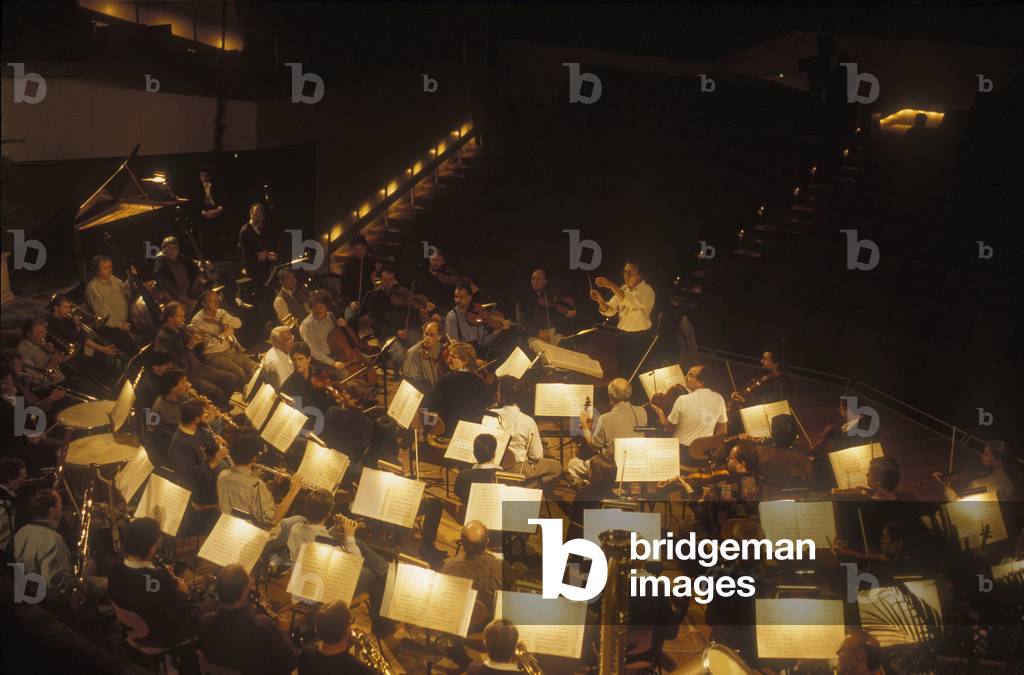 Claudio Abbado conducting the Berlin Philharmonic Orchestra, 1990/Claudio Abbado mentre dirige i Berliner Philharmoniker, 1990 -