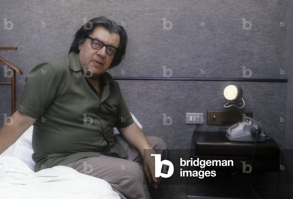 Rome, 1980. Austrian-British poet Erich Fried - in the city to attend the second Festival of Poets - in his hotel room (photo)