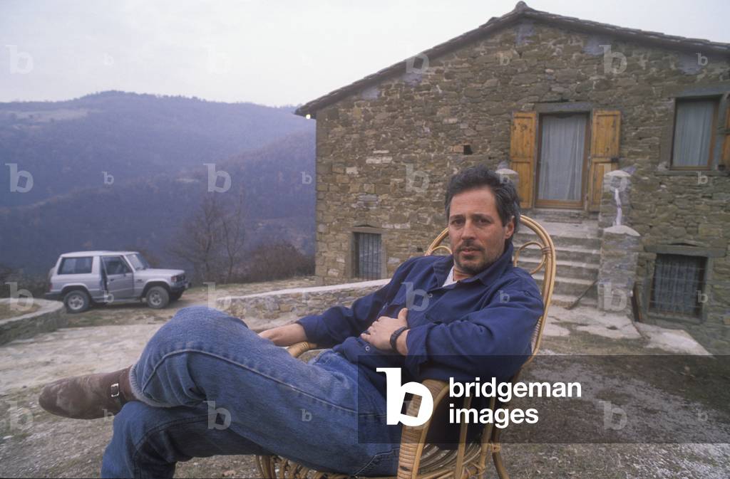 Italian cartoonist Angese (pseudonym of Sergio Angeletti) at Alcatraz, an agricultural retreat and study center located in the hills between Gubbio and Perugia founded by Jacopo Fo (1992)/Il disegnatore di fumetti Angese (pseudonimo di Sergio Angeletti) ad Alcatraz, agriturismo e centro culturale sulle hill tra Gubbio e Perugia fono dato da Jacopo Fo (1992) -
