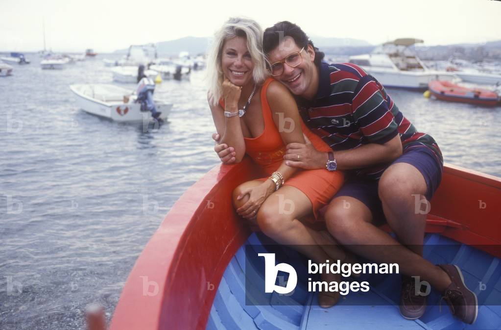 Sicily, 1991. Italian TV presenters Fabrizio Frizzi and Rita dalla Chiesa (photo)
