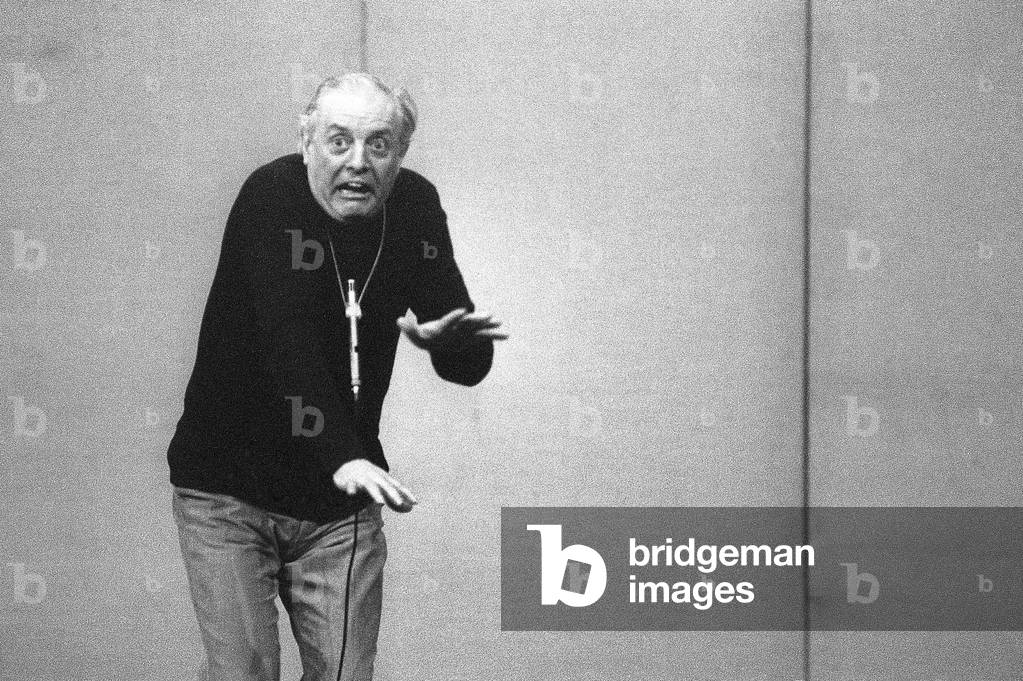 Italian playwright and actor Dario Fo during a performance (1980)/Il drammaturgo e attore Dario Fo durante uno spettacolo (1980) -
